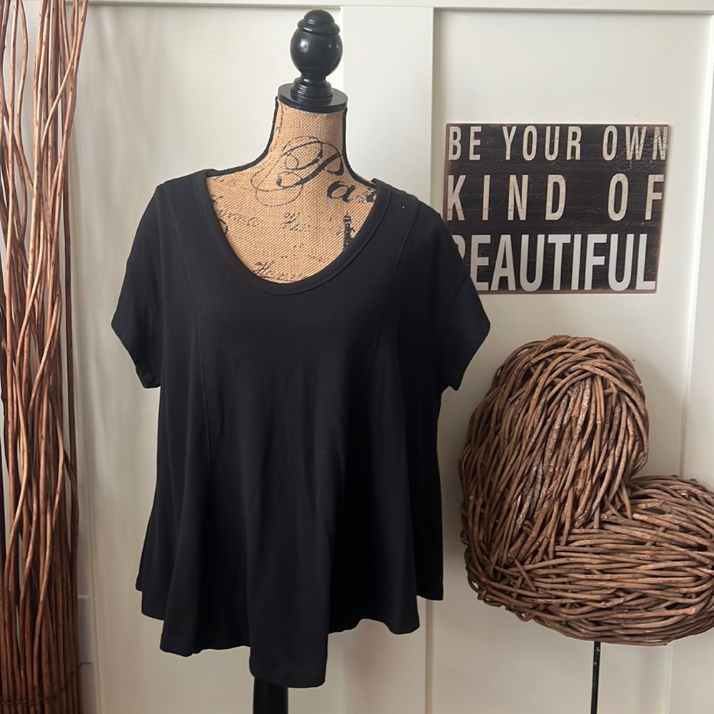 Time and Tru Black Short Sleeve Scoop Neck Top